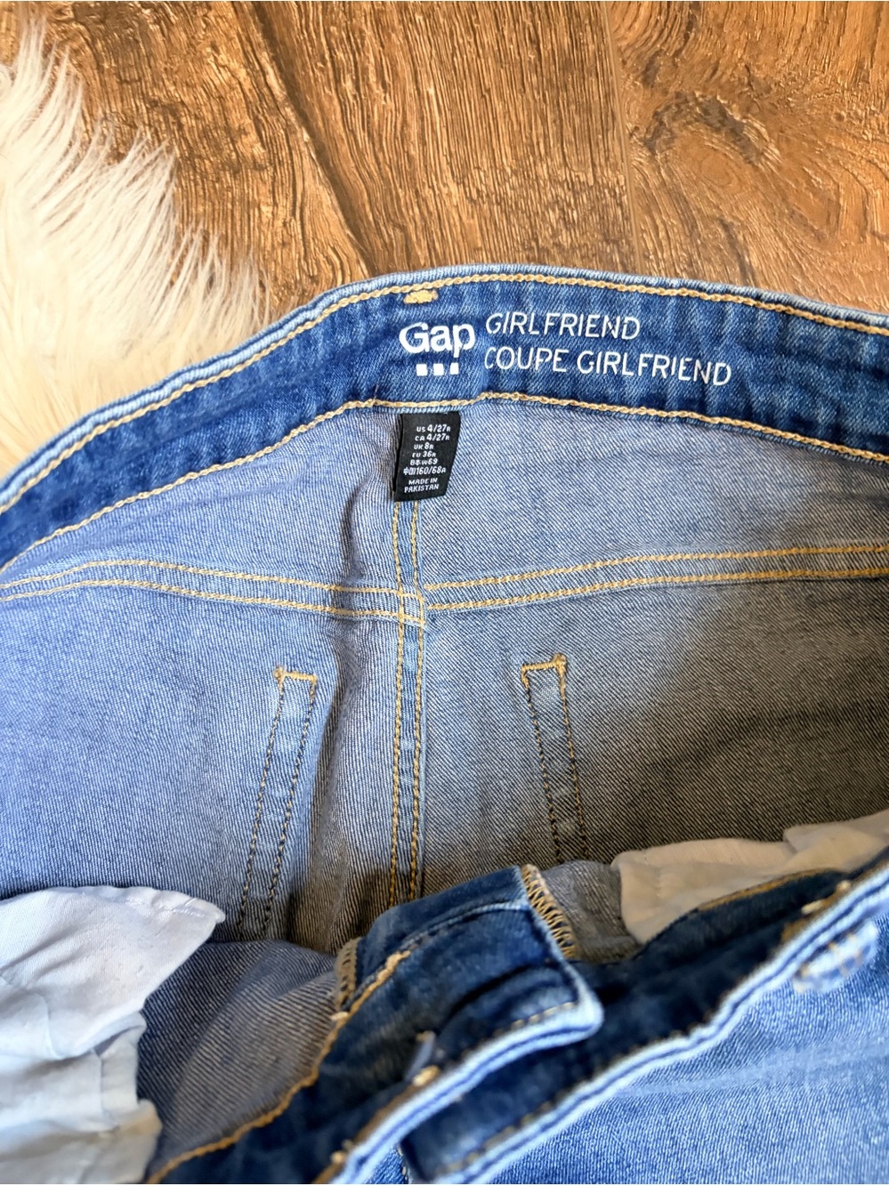 GAP Girlfriend Jeans in Light Blue Denim Floral Embroidered Design - Picture 4 of 9